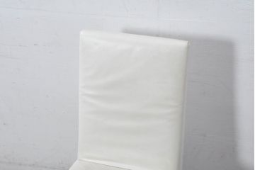 中古　B&B Italia(ビーアンドビー イタリア)　SOLO(ソロ)　Antonio Citterio(アントニオチッテリオ)　本革(レザー)　シンプルで洗練された佇まいのダイニングチェア(椅子、アームレスチェア)(定価約23万円)(R-082129)