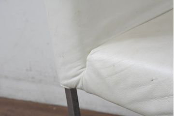 中古　B&B Italia(ビーアンドビー イタリア)　SOLO(ソロ)　Antonio Citterio(アントニオチッテリオ)　本革(レザー)　シンプルで洗練された佇まいのダイニングチェア(椅子、アームレスチェア)(定価約23万円)(R-082129)