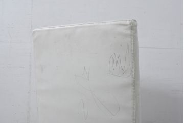 中古　B&B Italia(ビーアンドビー イタリア)　SOLO(ソロ)　Antonio Citterio(アントニオチッテリオ)　本革(レザー)　シンプルで洗練された佇まいのダイニングチェア(椅子、アームレスチェア)(定価約23万円)(R-082129)