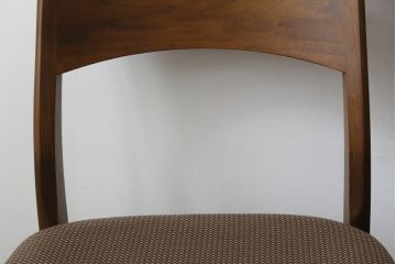 中古　美品　飛騨高山　家具ブランド　シラカワ(shirakawa)　ハルス(Hals)　ウォールナット材　シンプルで洗練されたデザインのダイニングチェア4脚セット(アームレスチェア、椅子、イス、バラ売り可能)(定価4脚で約19万円)(R-082132)