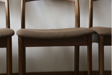 中古　美品　飛騨高山　家具ブランド　シラカワ(shirakawa)　ハルス(Hals)　ウォールナット材　シンプルで洗練されたデザインのダイニングチェア4脚セット(アームレスチェア、椅子、イス、バラ売り可能)(定価4脚で約19万円)(R-082132)