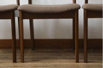 中古　美品　飛騨高山　家具ブランド　シラカワ(shirakawa)　ハルス(Hals)　ウォールナット材　シンプルで洗練されたデザインのダイニングチェア4脚セット(アームレスチェア、椅子、イス、バラ売り可能)(定価4脚で約19万円)(R-082132)