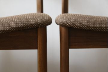 中古　美品　飛騨高山　家具ブランド　シラカワ(shirakawa)　ハルス(Hals)　ウォールナット材　シンプルで洗練されたデザインのダイニングチェア4脚セット(アームレスチェア、椅子、イス、バラ売り可能)(定価4脚で約19万円)(R-082132)