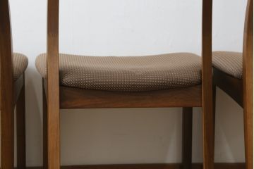中古　美品　飛騨高山　家具ブランド　シラカワ(shirakawa)　ハルス(Hals)　ウォールナット材　シンプルで洗練されたデザインのダイニングチェア4脚セット(アームレスチェア、椅子、イス、バラ売り可能)(定価4脚で約19万円)(R-082132)
