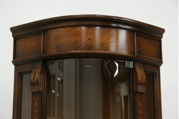 中古　美品　曲げガラス　気品あふれる繊細な象嵌入りの縦型コーナーキャビネット　定価約40万円　(R-082135)