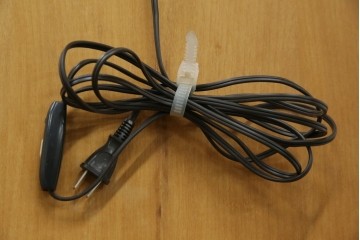 中古　美品　曲げガラス　気品あふれる繊細な象嵌入りの縦型コーナーキャビネット　定価約40万円　(R-082135)