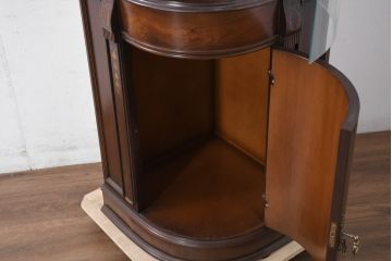 中古　美品　曲げガラス　気品あふれる繊細な象嵌入りの縦型コーナーキャビネット(曲面ガラス、Rガラス、コーナーラック、飾り棚、収納棚、戸棚、カップボード、ディスプレイケース、コレクションケース)(定価約40万円)(R-082135)