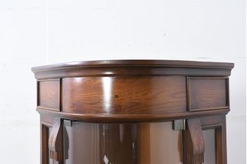 中古　美品　曲げガラス　気品あふれる繊細な象嵌入りの縦型コーナーキャビネット(曲面ガラス、Rガラス、コーナーラック、飾り棚、収納棚、戸棚、カップボード、ディスプレイケース、コレクションケース)(定価約40万円)(R-082135)