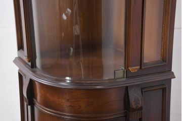 中古　美品　曲げガラス　気品あふれる繊細な象嵌入りの縦型コーナーキャビネット(曲面ガラス、Rガラス、コーナーラック、飾り棚、収納棚、戸棚、カップボード、ディスプレイケース、コレクションケース)(定価約40万円)(R-082135)