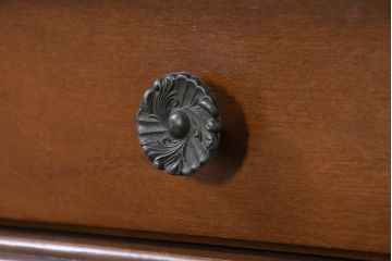 中古　イタリア　曲げガラス入り　クラシカルな雰囲気を醸し出すラウンドサイドキャビネット(Rガラス、半月型、半円型、飾り棚、ガラスケース、ショーケース、コレクションケース、ディスプレイケース、収納棚、戸棚)(R-082139)