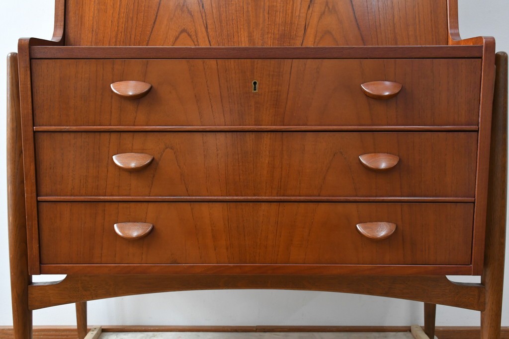 デンマークビンテージ　オークレッグ　ローズウッド?　チーク材　クラシカルな雰囲気を盛り立てるライティングビューロー　(R-082141)