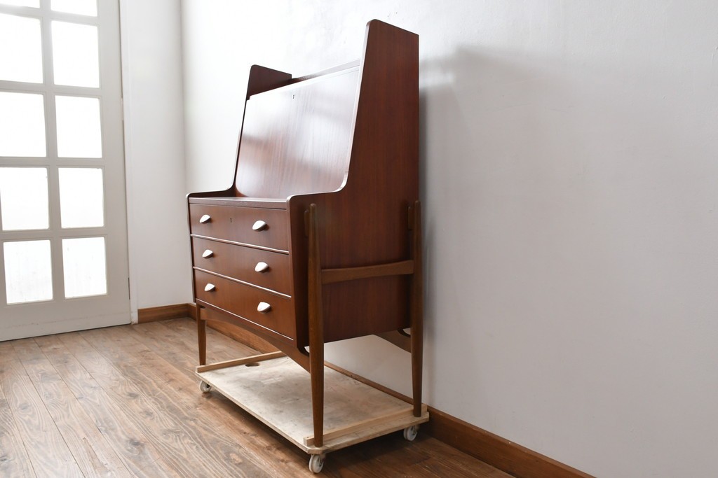 デンマークビンテージ　オークレッグ　ローズウッド?　チーク材　クラシカルな雰囲気を盛り立てるライティングビューロー　(R-082141)