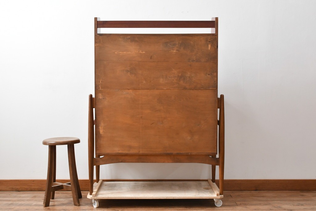 デンマークビンテージ　オークレッグ　ローズウッド?　チーク材　クラシカルな雰囲気を盛り立てるライティングビューロー　(R-082141)