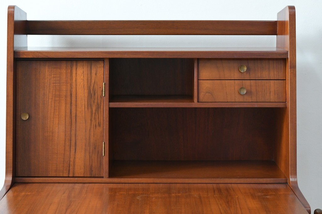 デンマークビンテージ　オークレッグ　ローズウッド?　チーク材　クラシカルな雰囲気を盛り立てるライティングビューロー　(R-082141)