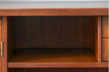 デンマークビンテージ　オークレッグ　ローズウッド?　チーク材　クラシカルな雰囲気を盛り立てるライティングビューロー　(R-082141)