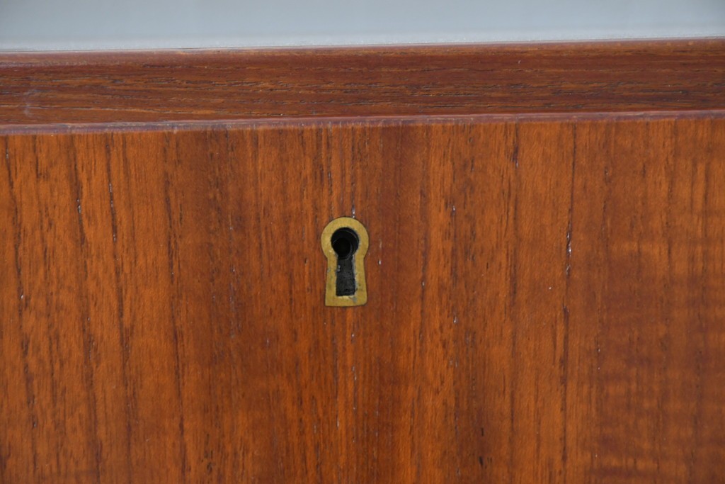 デンマークビンテージ　オークレッグ　ローズウッド?　チーク材　クラシカルな雰囲気を盛り立てるライティングビューロー　(R-082141)