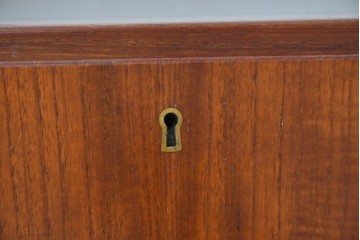 デンマークビンテージ　オークレッグ　ローズウッド?　チーク材　クラシカルな雰囲気を盛り立てるライティングビューロー　(R-082141)