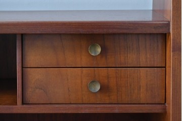 デンマークビンテージ　オークレッグ　ローズウッド?　チーク材　クラシカルな雰囲気を盛り立てるライティングビューロー　(R-082141)