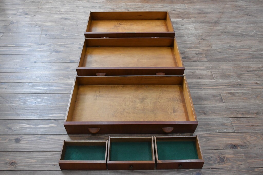 デンマークビンテージ　オークレッグ　ローズウッド?　チーク材　クラシカルな雰囲気を盛り立てるライティングビューロー　(R-082141)