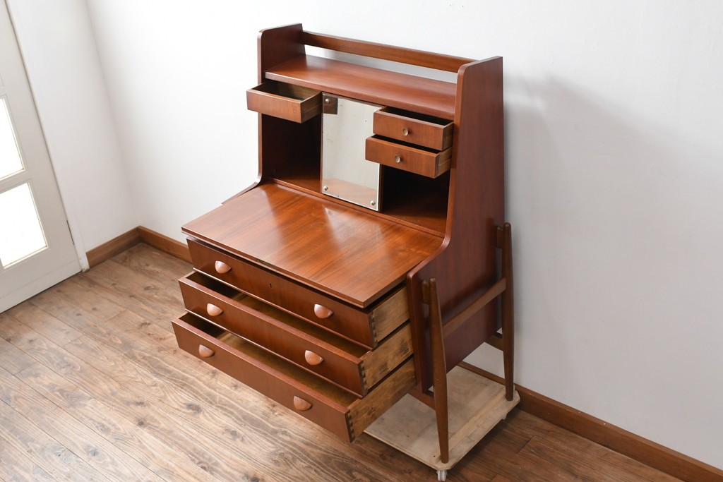 デンマークビンテージ　オークレッグ　ローズウッド?　チーク材　クラシカルな雰囲気を盛り立てるライティングビューロー　(R-082141)