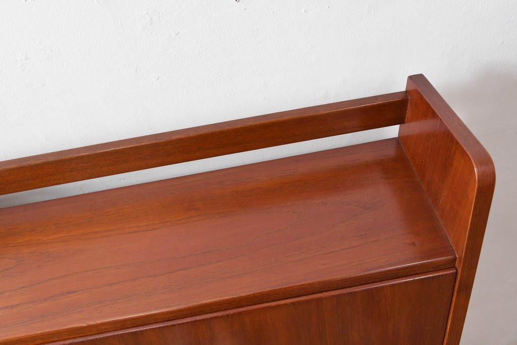 デンマークビンテージ　オークレッグ　ローズウッド?　チーク材　クラシカルな雰囲気を盛り立てるライティングビューロー　(R-082141)