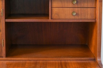 デンマークビンテージ　オークレッグ　ローズウッド?　チーク材　クラシカルな雰囲気を盛り立てるライティングビューロー　(R-082141)