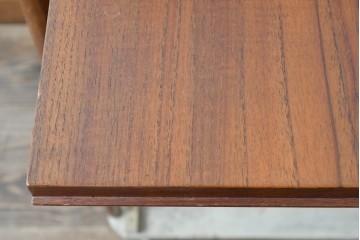 デンマークビンテージ　オークレッグ　ローズウッド?　チーク材　クラシカルな雰囲気を盛り立てるライティングビューロー　(R-082141)