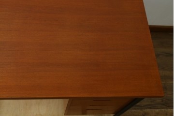 和製ヴィンテージ　天童木工(Tendo)　名作!!　洗練されたデザインがお洒落!!北欧スタイルにおすすめのチーク材製デスク　(R-082142)