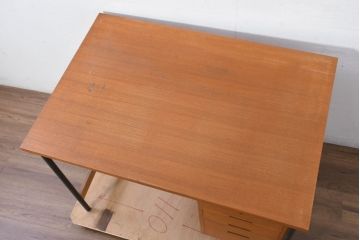 和製ビンテージ　天童木工(Tendo)　名作!!　洗練されたデザインがお洒落!!北欧スタイルにおすすめのチーク材製デスク(机、片袖机、ワークデスク、在宅用、在宅ワーク用、ヴィンテージ)(R-082142)