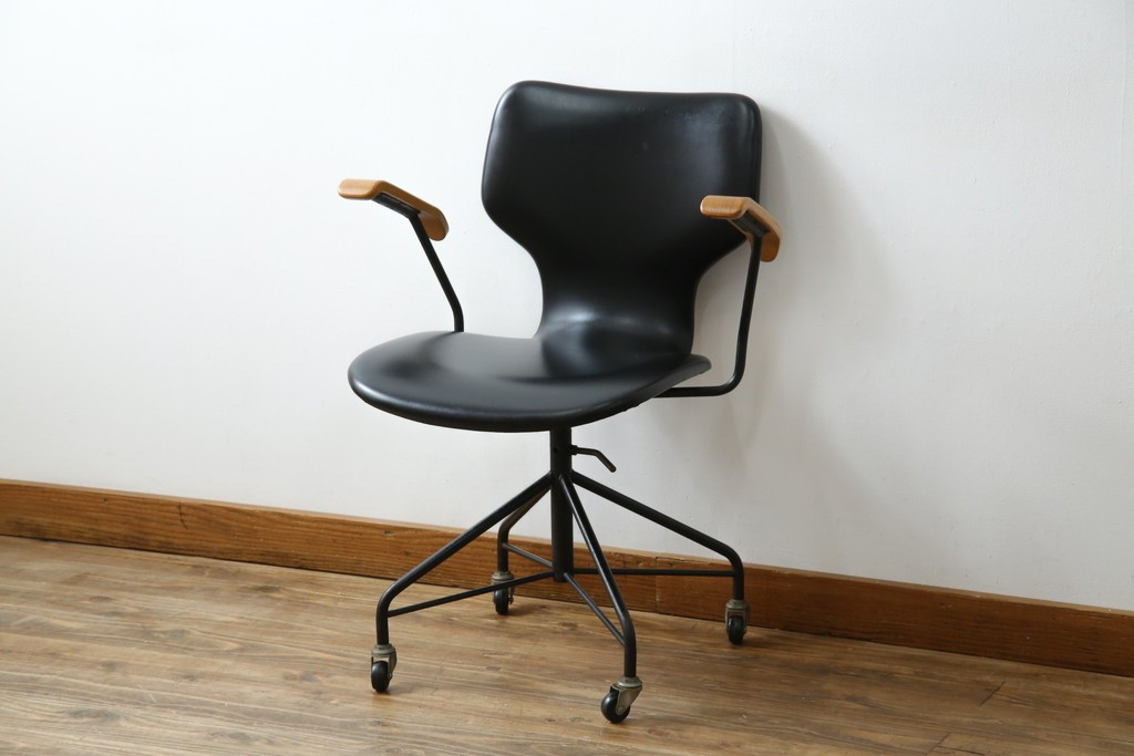 和製ビンテージ　美品　剣持勇デザイン　天童木工　カブトチェア　ヴィンテージスタイルのお部屋作りに活躍する男前なデスクチェア　(R-082143)