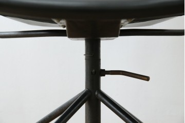 和製ビンテージ　美品　剣持勇デザイン　天童木工　カブトチェア　ヴィンテージスタイルのお部屋作りに活躍する男前なデスクチェア　(R-082143)