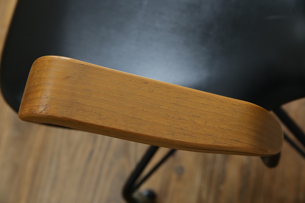 和製ビンテージ　美品　剣持勇デザイン　天童木工　カブトチェア　ヴィンテージスタイルのお部屋作りに活躍する男前なデスクチェア　(R-082143)