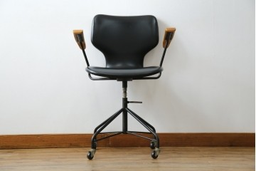 和製ビンテージ　美品　剣持勇デザイン　天童木工　カブトチェア　ヴィンテージスタイルのお部屋作りに活躍する男前なデスクチェア　(R-082143)