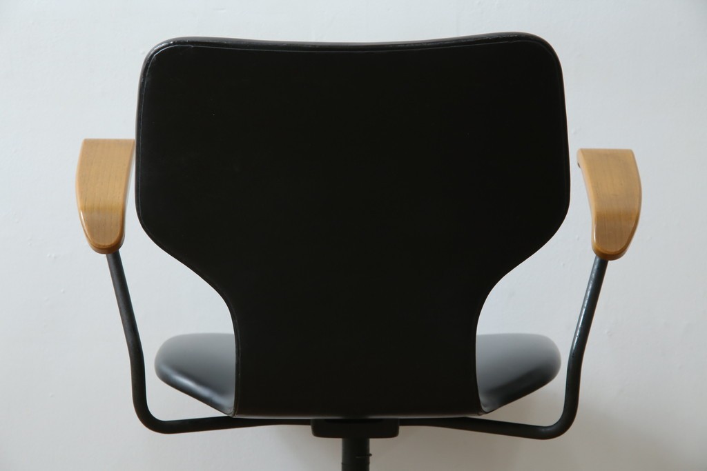 和製ビンテージ　美品　剣持勇デザイン　天童木工　カブトチェア　ヴィンテージスタイルのお部屋作りに活躍する男前なデスクチェア　(R-082143)