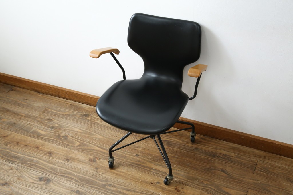 和製ビンテージ　美品　剣持勇デザイン　天童木工　カブトチェア　ヴィンテージスタイルのお部屋作りに活躍する男前なデスクチェア　(R-082143)