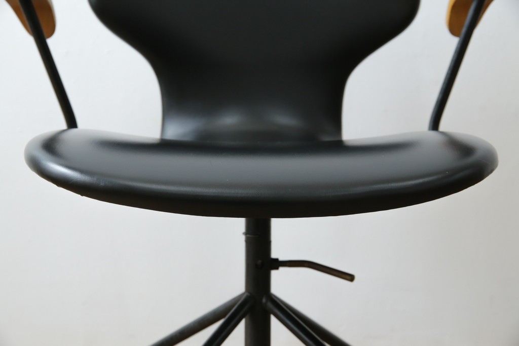 和製ビンテージ　美品　剣持勇デザイン　天童木工　カブトチェア　ヴィンテージスタイルのお部屋作りに活躍する男前なデスクチェア　(R-082143)