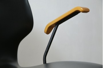 和製ビンテージ　美品　剣持勇デザイン　天童木工　カブトチェア　ヴィンテージスタイルのお部屋作りに活躍する男前なデスクチェア　(R-082143)