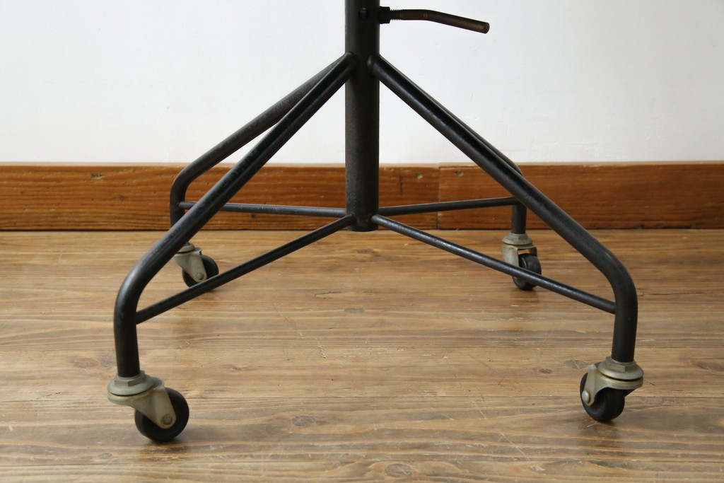 和製ビンテージ　美品　剣持勇デザイン　天童木工　カブトチェア　ヴィンテージスタイルのお部屋作りに活躍する男前なデスクチェア　(R-082143)