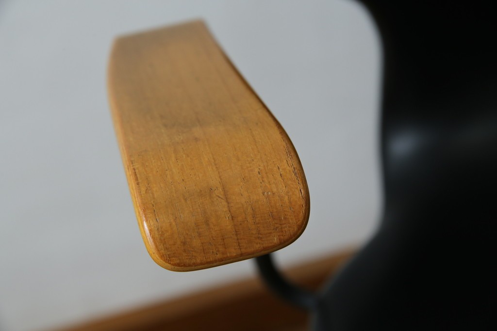 和製ビンテージ　美品　剣持勇デザイン　天童木工　カブトチェア　ヴィンテージスタイルのお部屋作りに活躍する男前なデスクチェア　(R-082143)