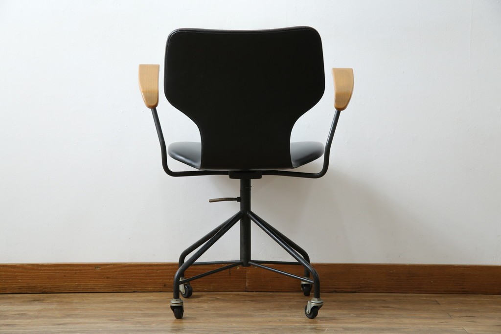 和製ビンテージ　美品　剣持勇デザイン　天童木工　カブトチェア　ヴィンテージスタイルのお部屋作りに活躍する男前なデスクチェア　(R-082143)