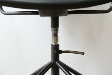 和製ビンテージ　美品　剣持勇デザイン　天童木工　カブトチェア　ヴィンテージスタイルのお部屋作りに活躍する男前なデスクチェア　(R-082143)