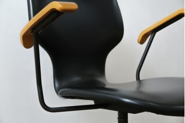 和製ビンテージ　美品　剣持勇デザイン　天童木工　カブトチェア　ヴィンテージスタイルのお部屋作りに活躍する男前なデスクチェア　(R-082143)