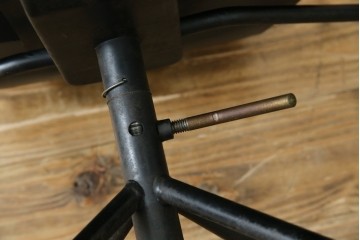 和製ビンテージ　美品　剣持勇デザイン　天童木工　カブトチェア　ヴィンテージスタイルのお部屋作りに活躍する男前なデスクチェア　(R-082143)