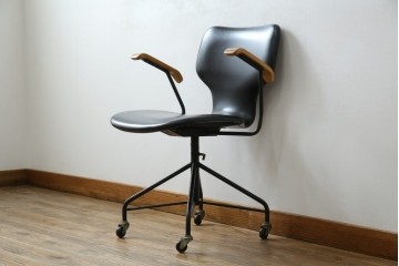 和製ビンテージ　美品　剣持勇デザイン　天童木工　カブトチェア　ヴィンテージスタイルのお部屋作りに活躍する男前なデスクチェア　(R-082143)