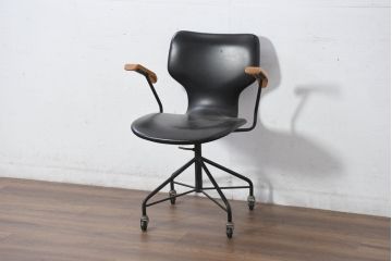 和製ビンテージ　美品　剣持勇デザイン　天童木工　カブトチェア　ヴィンテージスタイルのお部屋作りに活躍する男前なデスクチェア(キャスターチェア、椅子、イス、回転チェア、アームチェア)(R-082143)
