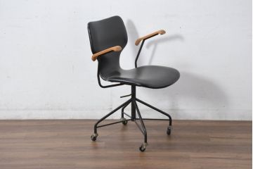 和製ビンテージ　美品　剣持勇デザイン　天童木工　カブトチェア　ヴィンテージスタイルのお部屋作りに活躍する男前なデスクチェア(キャスターチェア、椅子、イス、回転チェア、アームチェア)(R-082143)