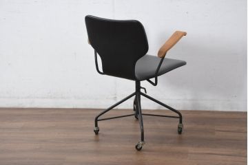 和製ビンテージ　美品　剣持勇デザイン　天童木工　カブトチェア　ヴィンテージスタイルのお部屋作りに活躍する男前なデスクチェア(キャスターチェア、椅子、イス、回転チェア、アームチェア)(R-082143)