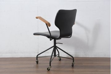 和製ビンテージ　美品　剣持勇デザイン　天童木工　カブトチェア　ヴィンテージスタイルのお部屋作りに活躍する男前なデスクチェア(キャスターチェア、椅子、イス、回転チェア、アームチェア)(R-082143)