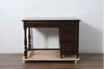 中古　松本民芸家具　T型片袖机　美しい木目とクラシカルな佇まいが魅力的なデスク(机、ワークデスク、在宅用、在宅ワーク用)(定価約42万円)(R-082144)