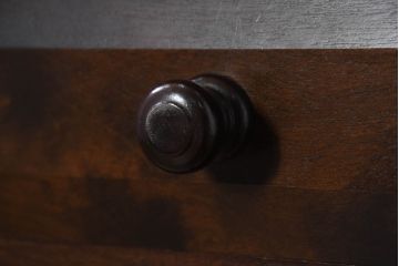 中古　松本民芸家具　T型片袖机　美しい木目とクラシカルな佇まいが魅力的なデスク(机、ワークデスク、在宅用、在宅ワーク用)(定価約42万円)(R-082144)